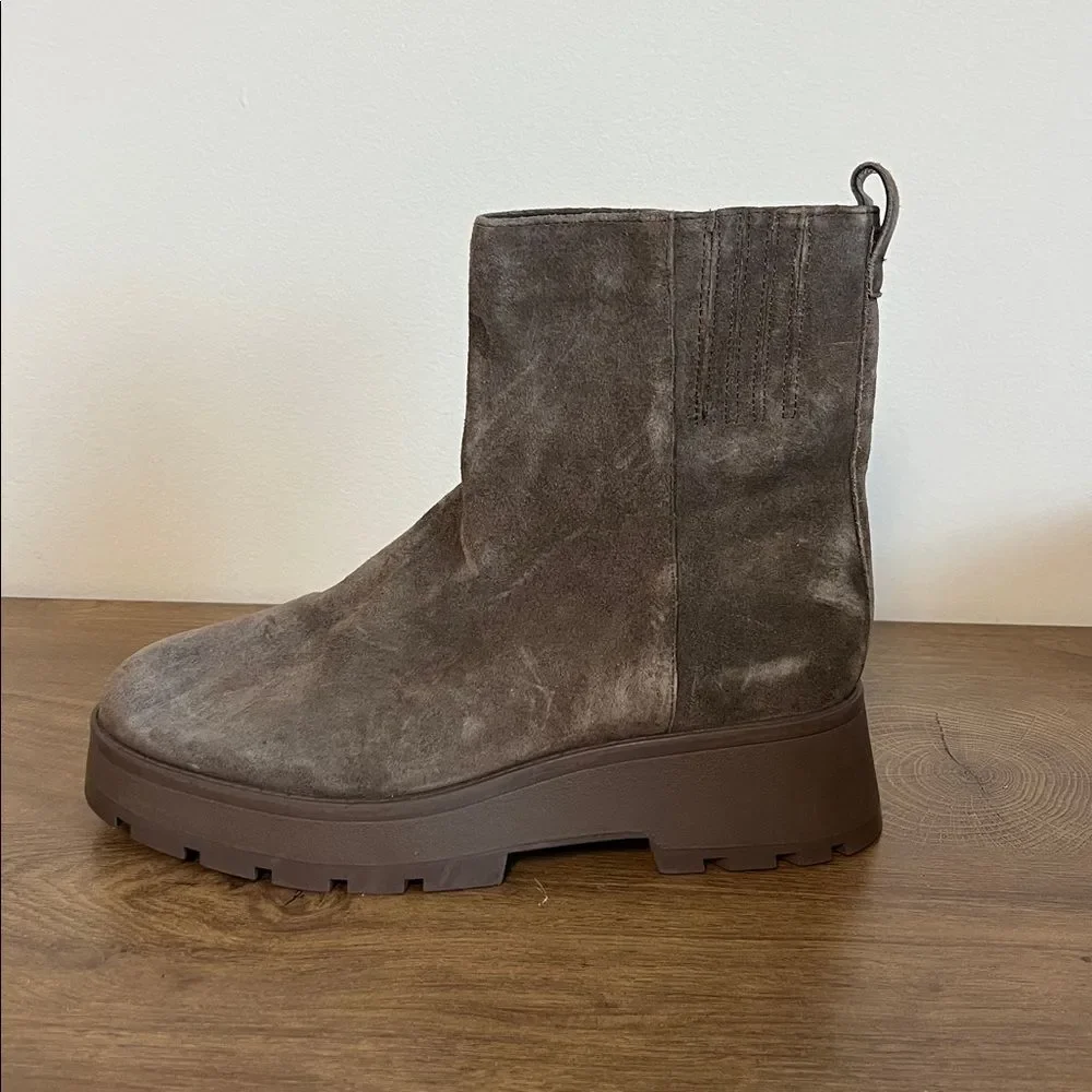 Vince Camuto Neframes Bootie Brown Suede Lug Sole Boots US 9